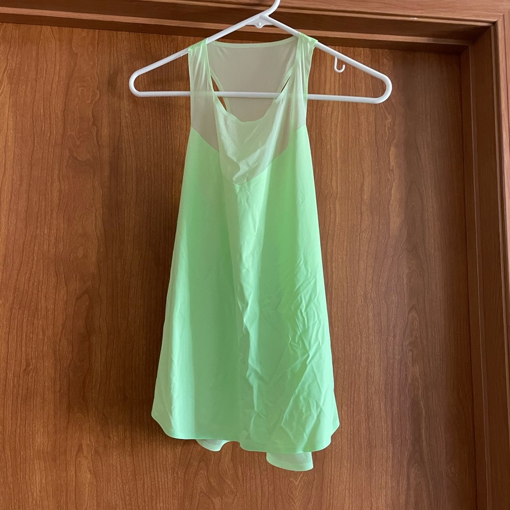 Athleta tank top no tag but Fits like a medium